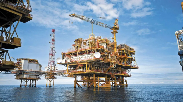 Plataforma shutterstock 1919013101 jpg 423392900